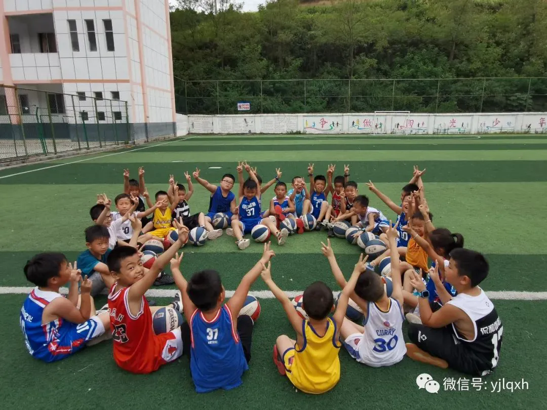 儿童如何在游戏中学习篮球技术_0